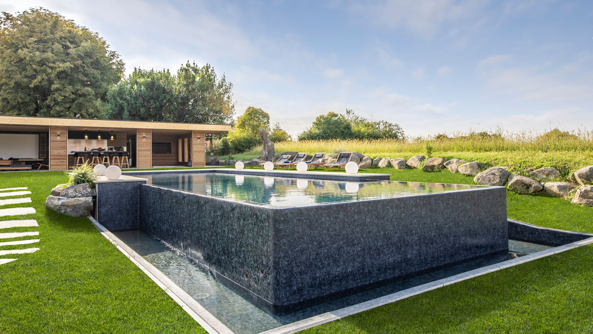 piscine béton hors de l'eau