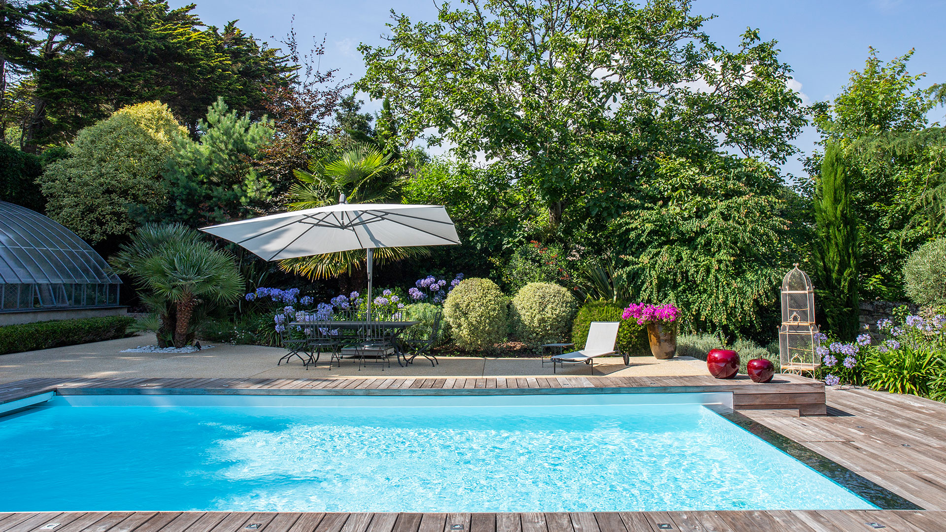 piscine jardin équipé