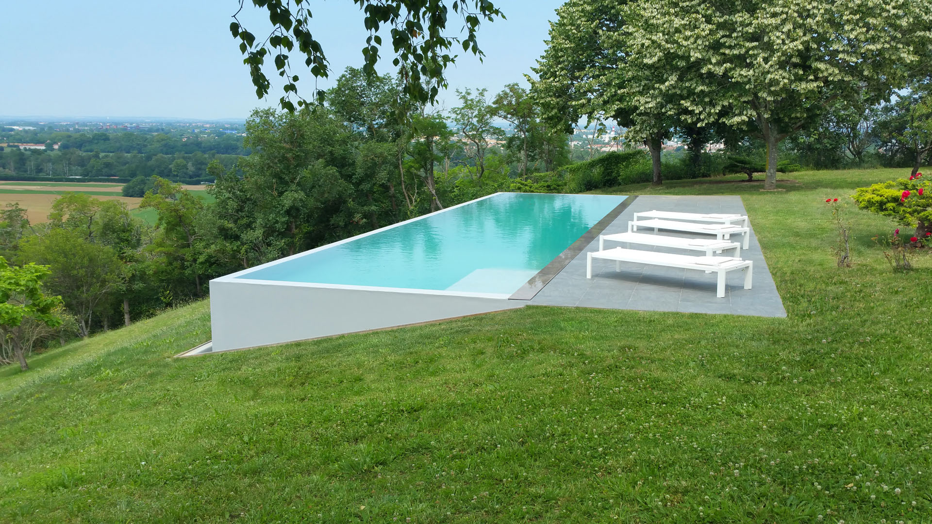 piscine à débordement