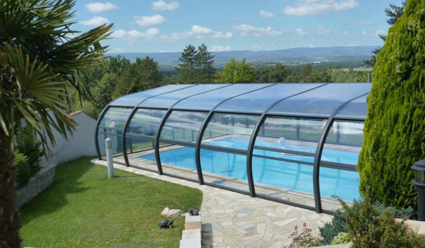 Abri de piscine économique en polycarbonate par Jardin Couvert