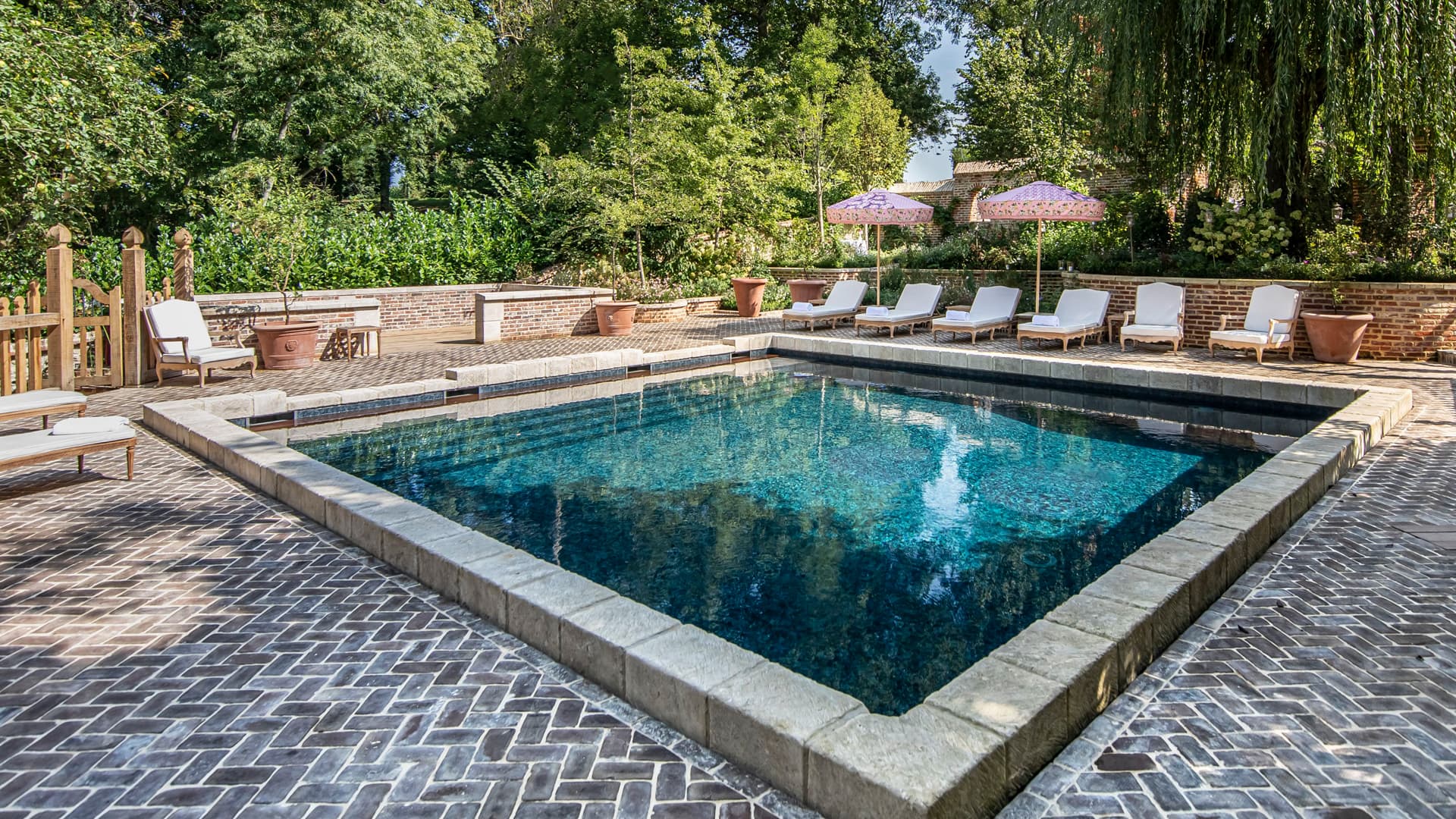 Une piscine spectaculaire dans un gîte de luxe en Normandie