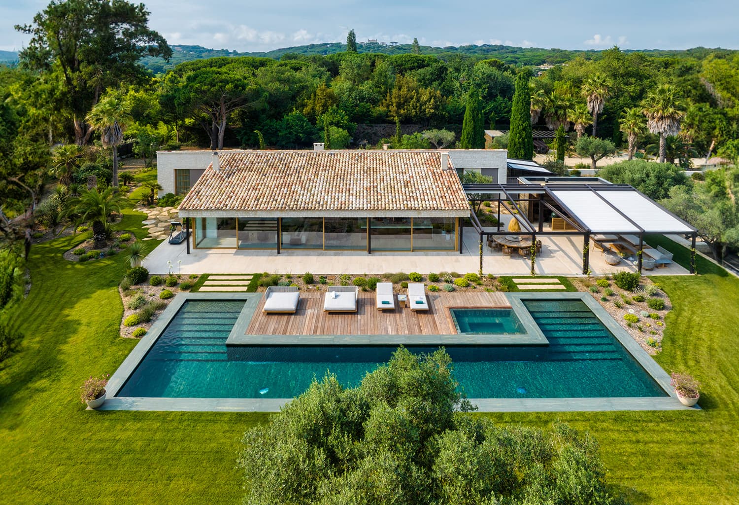 EVERBLUE ROSSO : Trophée d'or et d’argent dans la catégorie piscine d’exception.